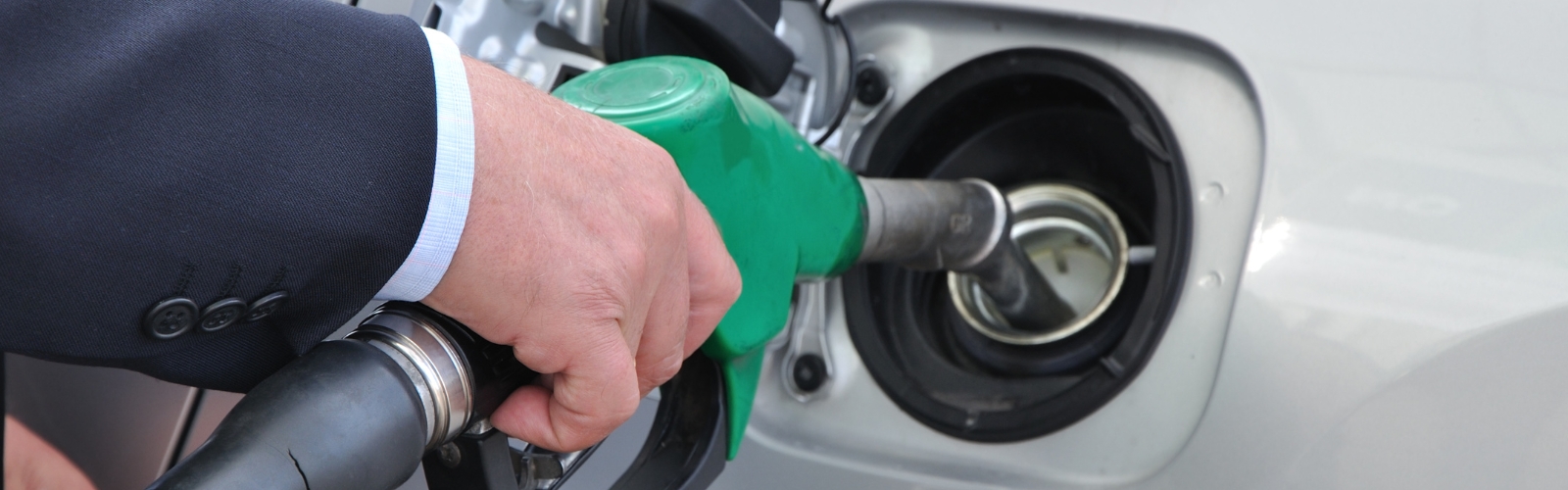 nozzle refuelling car