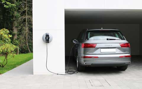 audi-q7-etron-charging-for-guide-to-electric-cars.jpg
